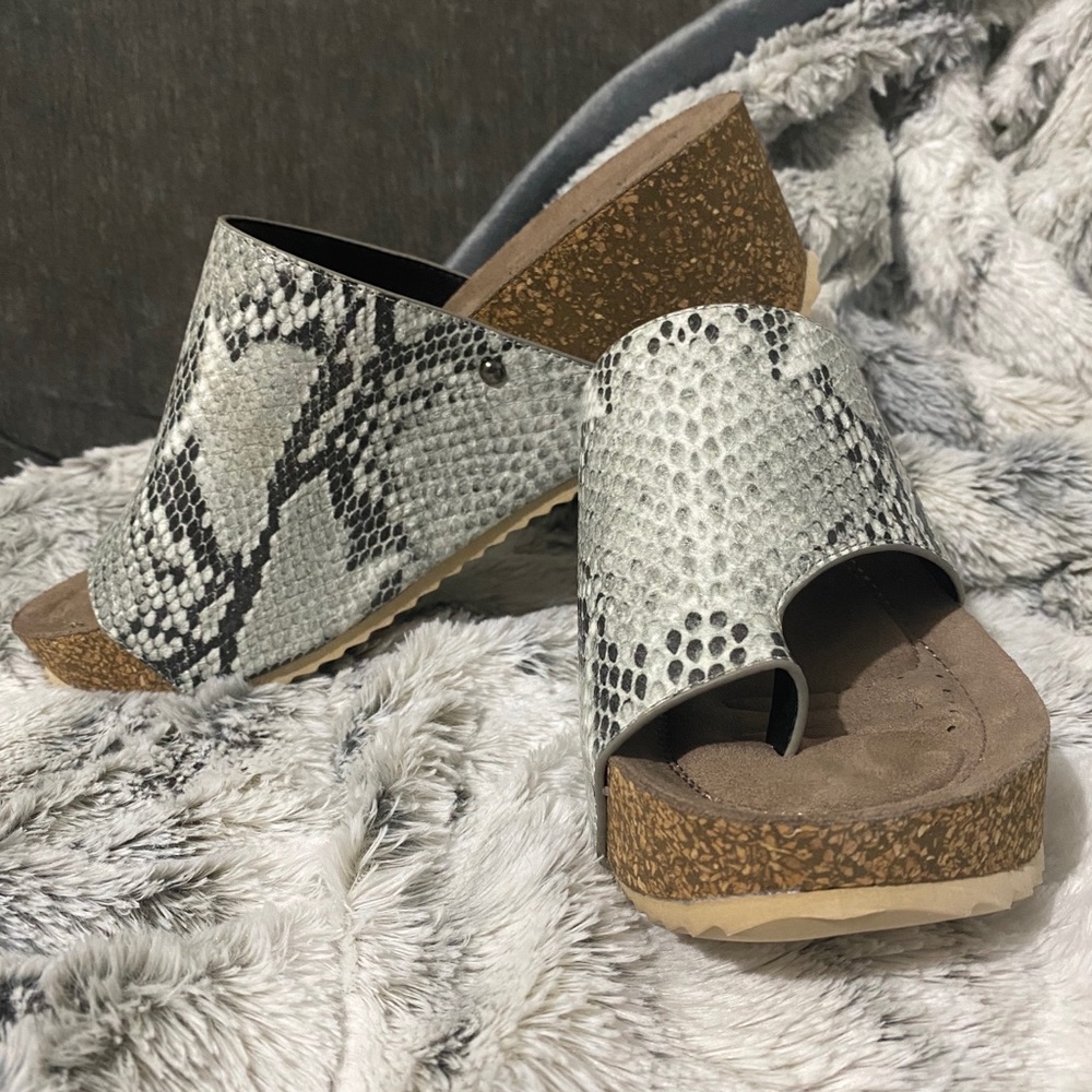 Wedge sandals